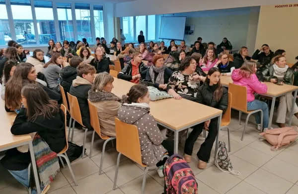 Mladi so se pomerili v znanju sloven&scaron;čine