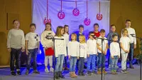 Vseh 15 učencev na prireditvi ob 120-letnici šole v Šmihelu. 