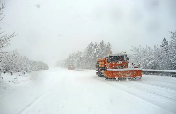Na pričakovano snežno pošiljko so pripravljeni v Darsu, ki upravlja z avtocestami in hitrimi cestami. Tudi posipnega materiala imajo dovolj na zalogi, zagotavljajo.