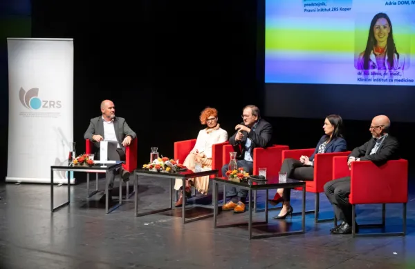 Udeleženci pogovora: Marta Klevišar, prof. dr. Rado Bohinc, dr. Iva 
Jurov, prof. dr. Roberto Biloslavo.    
