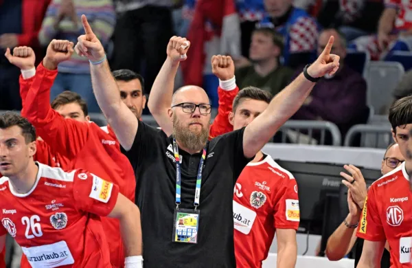 Aleš Pajovič (v ospredju) vodi avstrijsko reprezentanco od leta 
2019. 