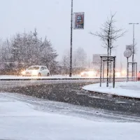 Zaradi zdrsov tovornih vozil zaprta vipavska hitra cesta, piha tudi močna burja (FOTO, VIDEO)