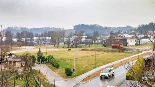  Lago z igralnico, hotelom in restavracijo naj bi zrasel v parku  v 
Volčji Dragi.  