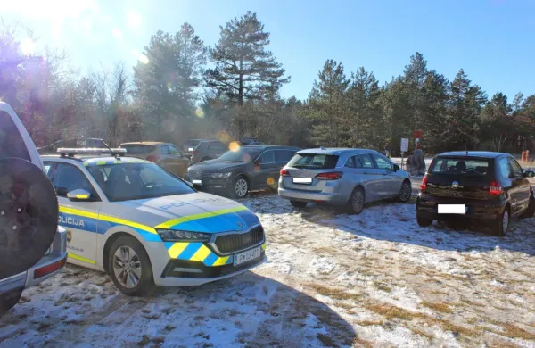 Policisti so konec tedna opravili več kontrol parkirišč  ob vznožjih 
znanih pohodniških lokacij.