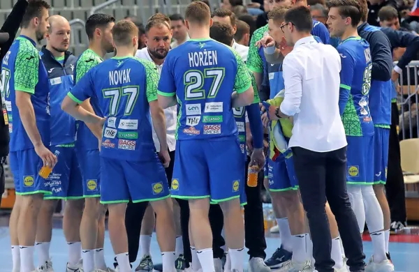 Slovenski rokometaši bodo poskušali pokazati moštveni duh tudi 
na tekmi s svetovnimi prvaki Danci. 
