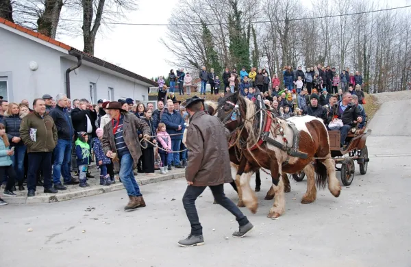 30. blagoslov konj v Brkinih