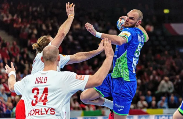 Borut Mačkovšek (z žogo) se je izkazal proti Dancem, kako bo 
danes proti Madžarom?