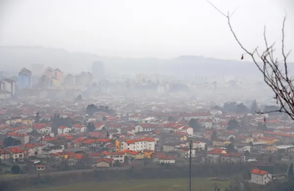 Onesnaženost zraka je največja okoljska grožnja za zdravje ljudi in 
še vedno najpomembnejši okoljski vzrok prezgodnjih smrti.