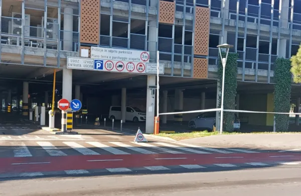 Kaj so policisti počeli v Tu&scaron; Planetu?