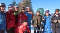 Ena večjih organiziranih ekip zgornjega Posočja je na spominski 
tekmi Partizanske smučine - Cerkno '45 v soboto uživala v dobri 
družbi.