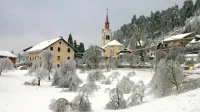 Veliki Otok pri Postojni v ledenem objemu pred desetimi leti...