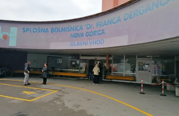 V šempetrski bolnišnici so kljub temu, da se mesečno preko 2000 
naročenih pacientov želi prenaročiti ali zamenjati dodeljenega 
zdravnika, v zadnjih mesecih uspeli skrajšati čakalne vrste.