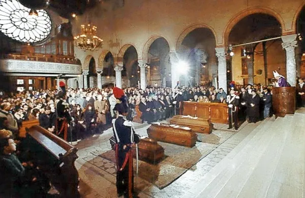 V stolni cerkvi je škof Bellomi pozval: “Porušimo zidove, ki še ločujejo narode.”
