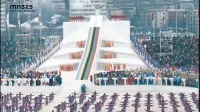 Sarajevske igre so imele na stadionu Koševo veličastno otvoritev 
po scenografski zamisli Mete Hočevar.