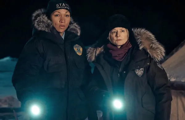 Kali Reis, nekdanja boksarska svetovna prvakinja (levo), in 
veteranka Jodie Foster sta novi, “pravi detektivki”.