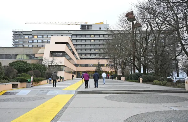 V Univerzitetnem kliničnem centru vsak dan  izpade med tri in štiri 
odstotke obravnav.