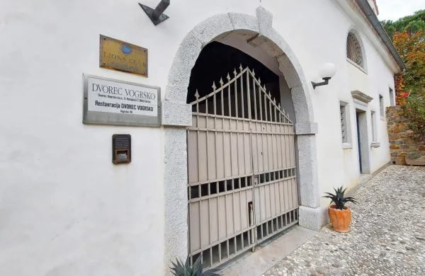 V dvorcu Vogrsko nesporno kot najemnik lahko ostane podjetje 
Aleša Bucika, si pa na občini želijo, da bo zaživel s prireditvami in 
dogodki. 