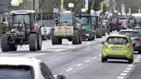 Po EU se širi val nezadovoljstva kmetov, tudi zaradi omejitev 
kmetovanja na podlagi okoljskih zahtev.
