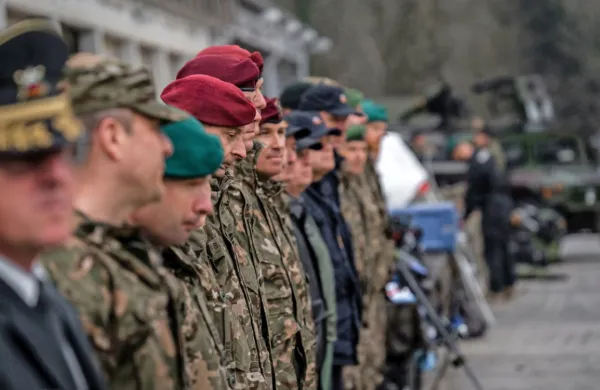 Kadrovske razmere  v Slovenski vojski ostajajo kljub vsem ukrepom vse prej kot rožnate.  