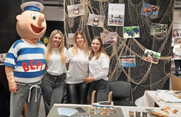 Dijakinje Srednje šole Izola Ana Marinšek, Ema Šinigoj Čotar in 
Katrina Golotič Faganel so se odlično odrezale na mednarodnem 
festivalu Okusni zakladi.