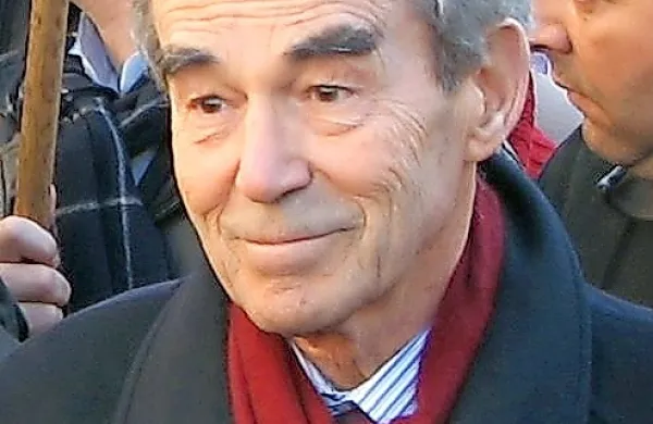 V 96. letu starosti je danes umrl francoski pravnik in politik Robert 
Badinter.