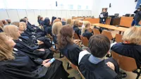 Sodniki protestirajo, ker vlada in DZ nista izpolnila odločbe 
ustavnega sodišča, tožilci se bodo odločali, kako naprej s stavko. 