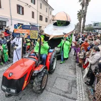 Na 14. Istrski pustni povorki zmago slavili &ldquo;dekanski vesoljci&rdquo; (FOTO, VIDEO)