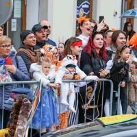 Na 14. Istrski pustni povorki zmago slavili &ldquo;dekanski vesoljci&rdquo; (FOTO, VIDEO)
