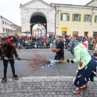 Na 14. Istrski pustni povorki zmago slavili &ldquo;dekanski vesoljci&rdquo; (FOTO, VIDEO)