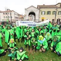 Na 14. Istrski pustni povorki zmago slavili &ldquo;dekanski vesoljci&rdquo; (FOTO, VIDEO)
