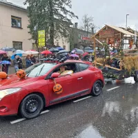 Na 27. povorki Pust je pr&scaron;u kljub dežju obilo smeha in zabave (FOTO, VIDEO)