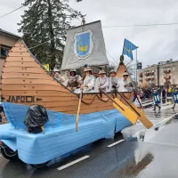 Na 27. povorki Pust je pr&scaron;u kljub dežju obilo smeha in zabave (FOTO, VIDEO)