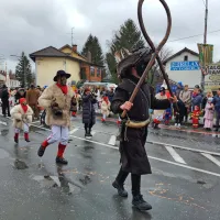 Na 27. povorki Pust je pr&scaron;u kljub dežju obilo smeha in zabave (FOTO, VIDEO)