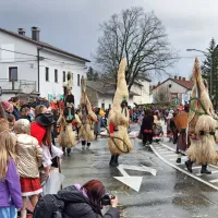 Na 27. povorki Pust je pr&scaron;u kljub dežju obilo smeha in zabave (FOTO, VIDEO)
