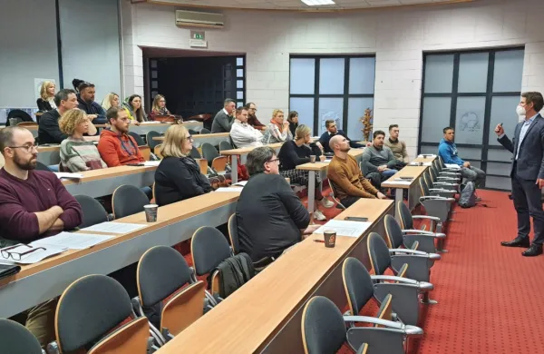 Minuli petek je o vplivu kulture in medkulturnem komuniciranju v 
poslovnem okolju predaval Primož Šterbenc.