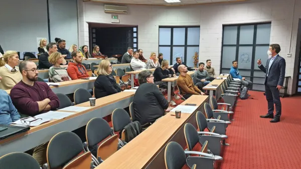 Minuli petek je o vplivu kulture in medkulturnem komuniciranju v 
poslovnem okolju predaval Primož Šterbenc.