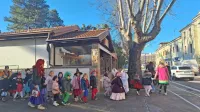 Iz enote Čebelica so v sončen dopoldan stopile male maškare ter 
se pustile ujeti v objektiv. 
