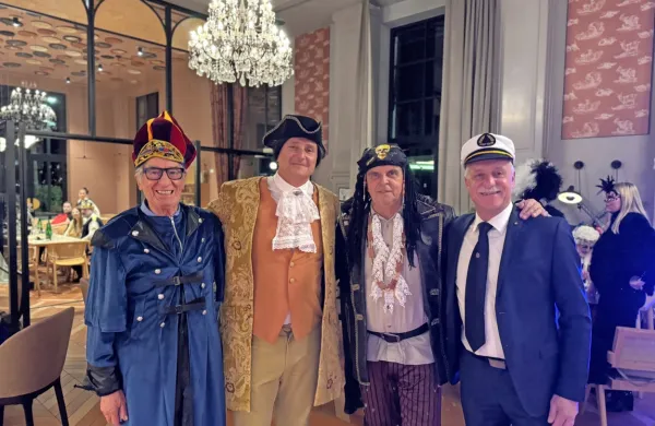 Ples v maskah za tesnej&scaron;e vezi v pomorskih dejavnostih
