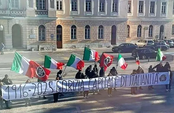 Neofašističnim zborovanjem smo bili nedavno priča tudi v naši 
neposredni bližini.