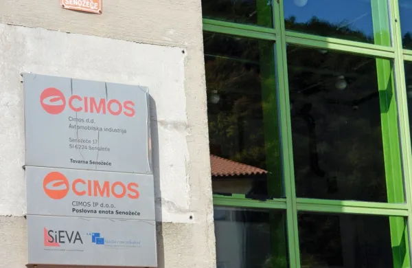   V Cimosovi tovarni v Senožečah je skupaj 144 zaposlenih, med 
njimi je vse več negotovosti, saj poteka individualno odpuščanje.