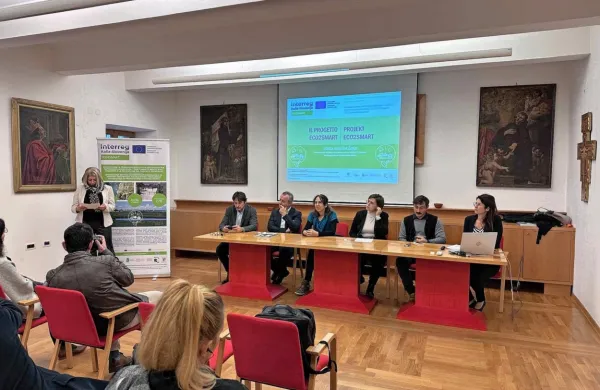 Uvodna strokovna konferenca in tiskovna konferenca za projekt ECO2SMART, na kateri so bili predstavniki vseh projektnih 
partnerjev, je  potekala novembra 2023 v Kopru.