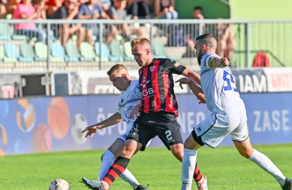 Novogoričani se bodo morali v nadaljevanju prvenstva  znajti brez 
kapetana Nejca Mevlje (desno), derbi z Ajdovci pa bo 28. aprila.  