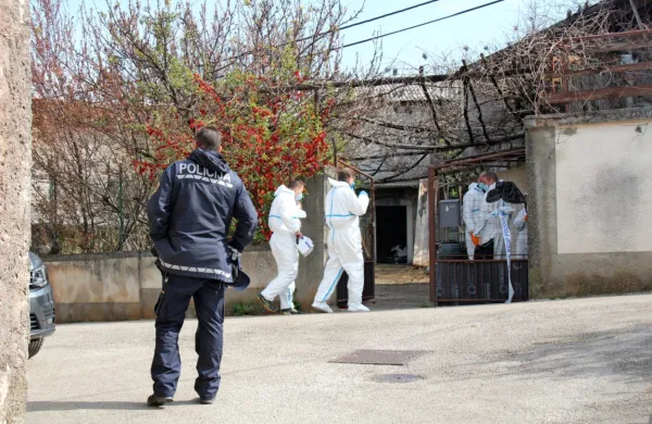 Prve dni aprila so kriminalisti in krim tehniki kar tri dni preiskovali 
prizorišče umora v Kobjeglavi in našli dovolj sledi za obtožbo.