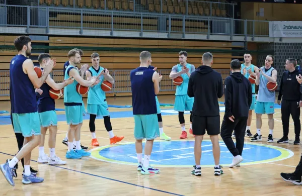 Slovenski reprezentanti od danes trenirajo v dvorani Bonifika.