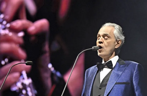Andrea Bocelli je izdal 17 studijskih albumov.