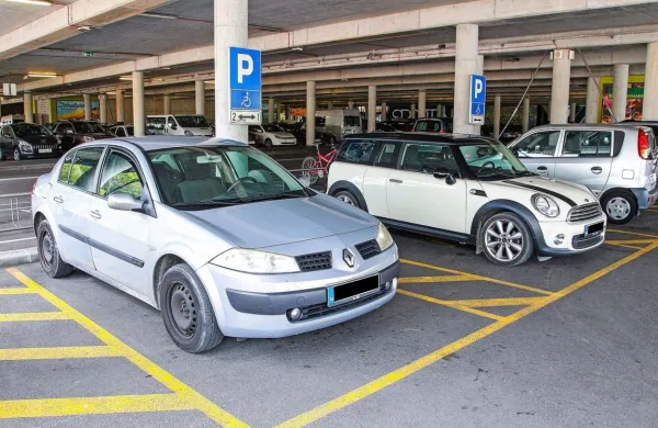 Zaradi zdravni&scaron;ke stavke invalidi ostali brez možnosti podalj&scaron;anja vozni&scaron;kih dovoljenj