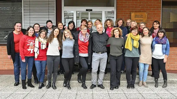       Iz skromnih začetkov se je v treh desetletjih razvila močna služba 
za dodatno strokovno pomoč učencem s posebnimi potrebami.   