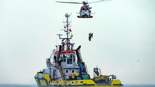 Novembra lani so sredi Tržaškega zaliva poskrbeli tudi za odlično 
izpeljano  skupno vajo na morju, kjer so omejili in odstranili razlitje 
20.000 litrov nafte. 