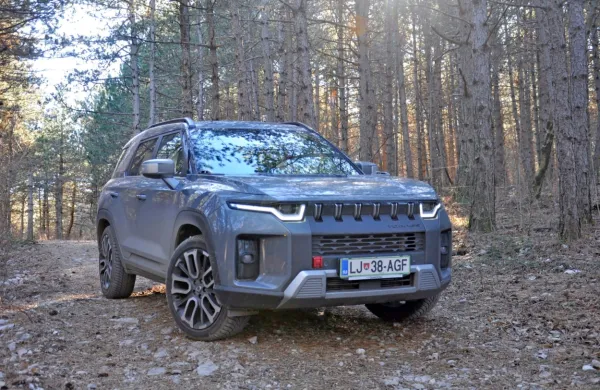 Torres je novi avtomobil znamke Ssangyong, ki jo bo čez čas 
nadomestila oznaka KG.