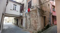 Izolska občina bo (so)lastnikom stavb oziroma stanovanj v mestnem jedru pomagala pri obnovi fasad in streh.